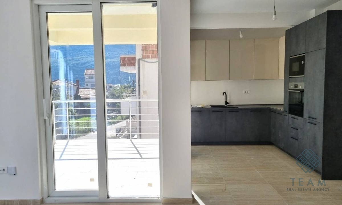 Herceg Novi, Đenovići, dvosoban stan 81m²