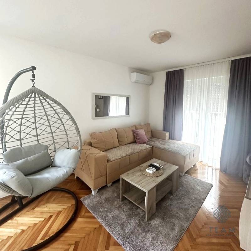 Budva, Velji Vinogradi, tek yatak odalı daire 42m²