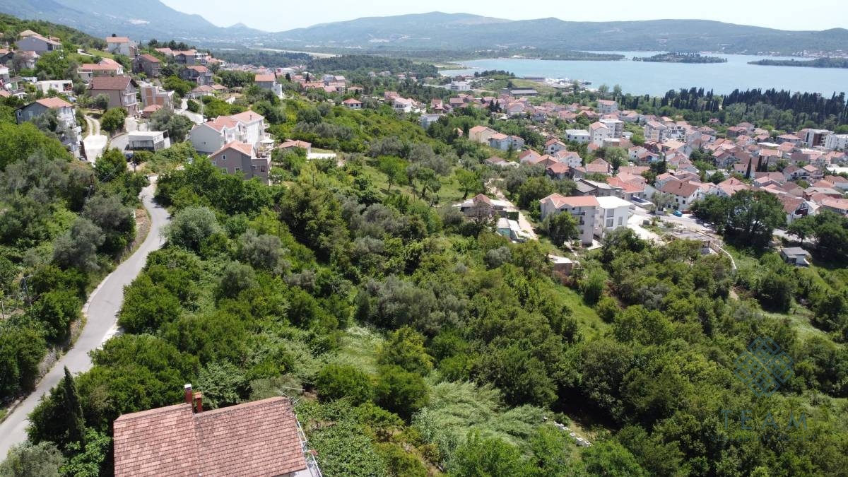 Tivat, Tripovići, arsa 1240 m²